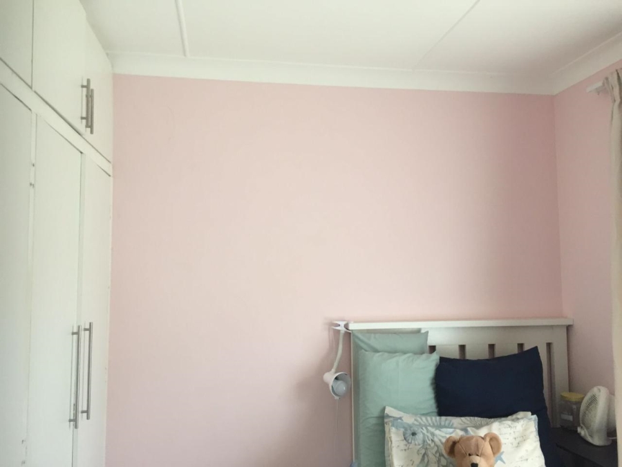 To Let 4 Bedroom Property for Rent in Beacon Bay Eastern Cape